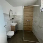 Azimut Hisa Apartment