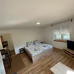 Azimut Hisa Apartment