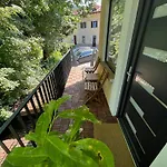 Azimut Hisa Apartment