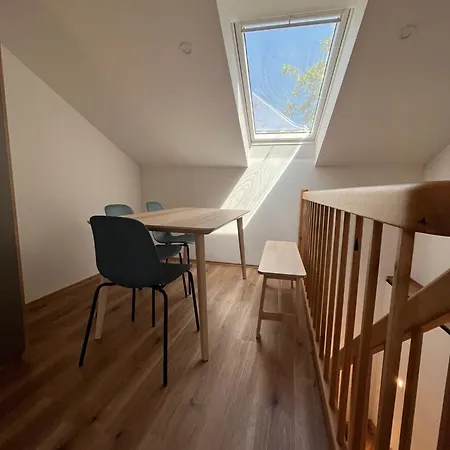 Azimut Hisa Apartment