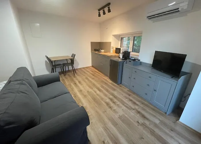 Azimut Hisa アパート トールミン