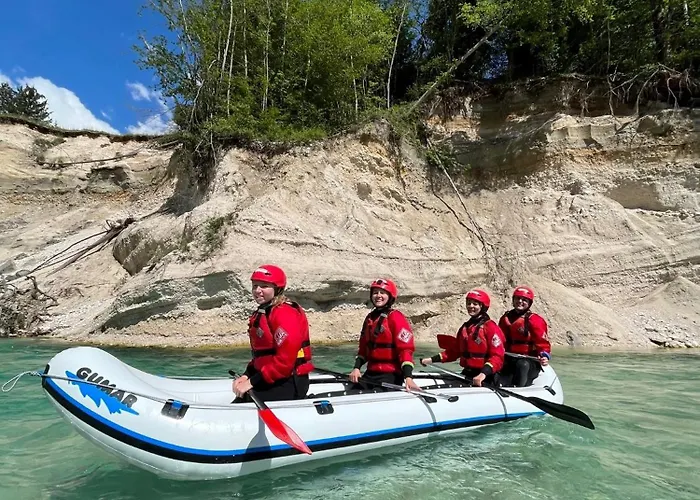 Azimut Hisa アパート *