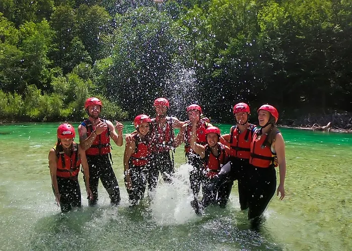 Azimut Hisa アパート *