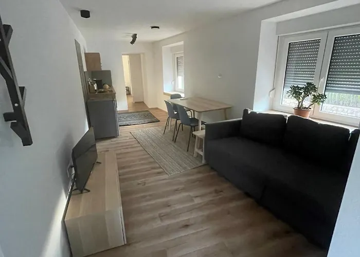 Azimut Hisa アパート トールミン