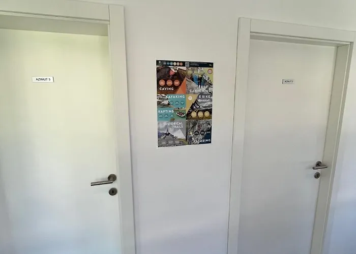 Azimut Hisa アパート *