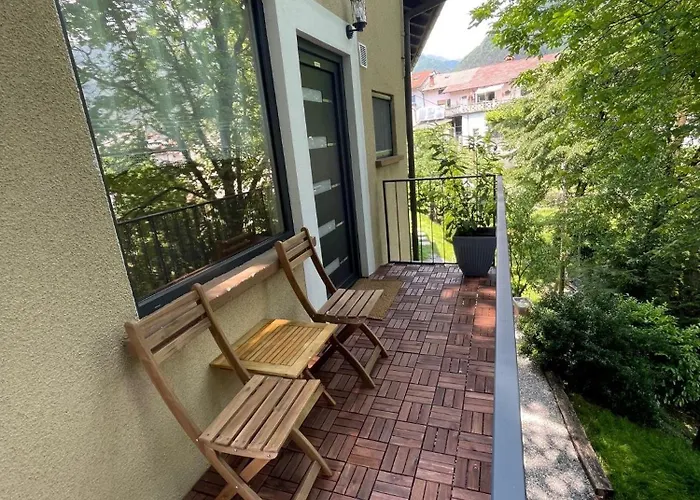 Azimut Hisa アパート