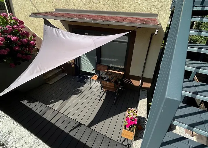 Azimut Hisa アパート *