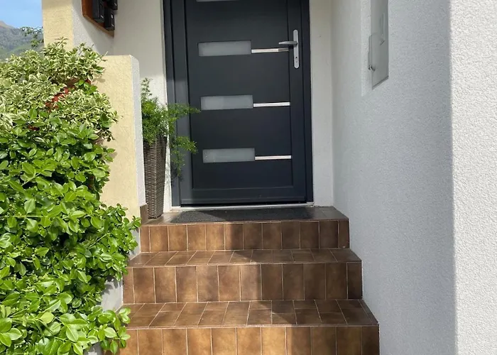 アパート Azimut Hisa