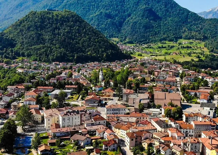 Azimut Hisa アパート *